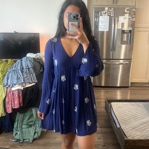 Blue long sleeve floral mini dress